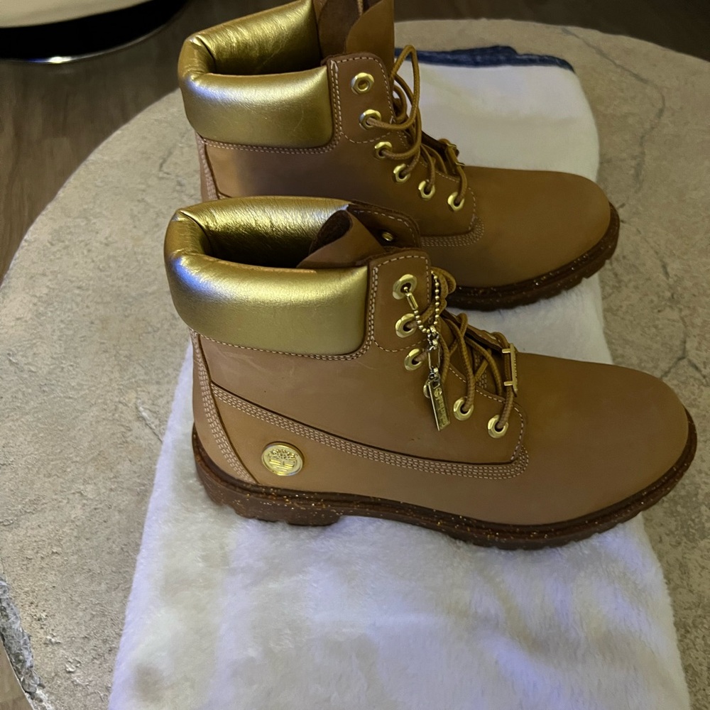 Timberland Wheat  Ankle Boots Size 9.5 Women